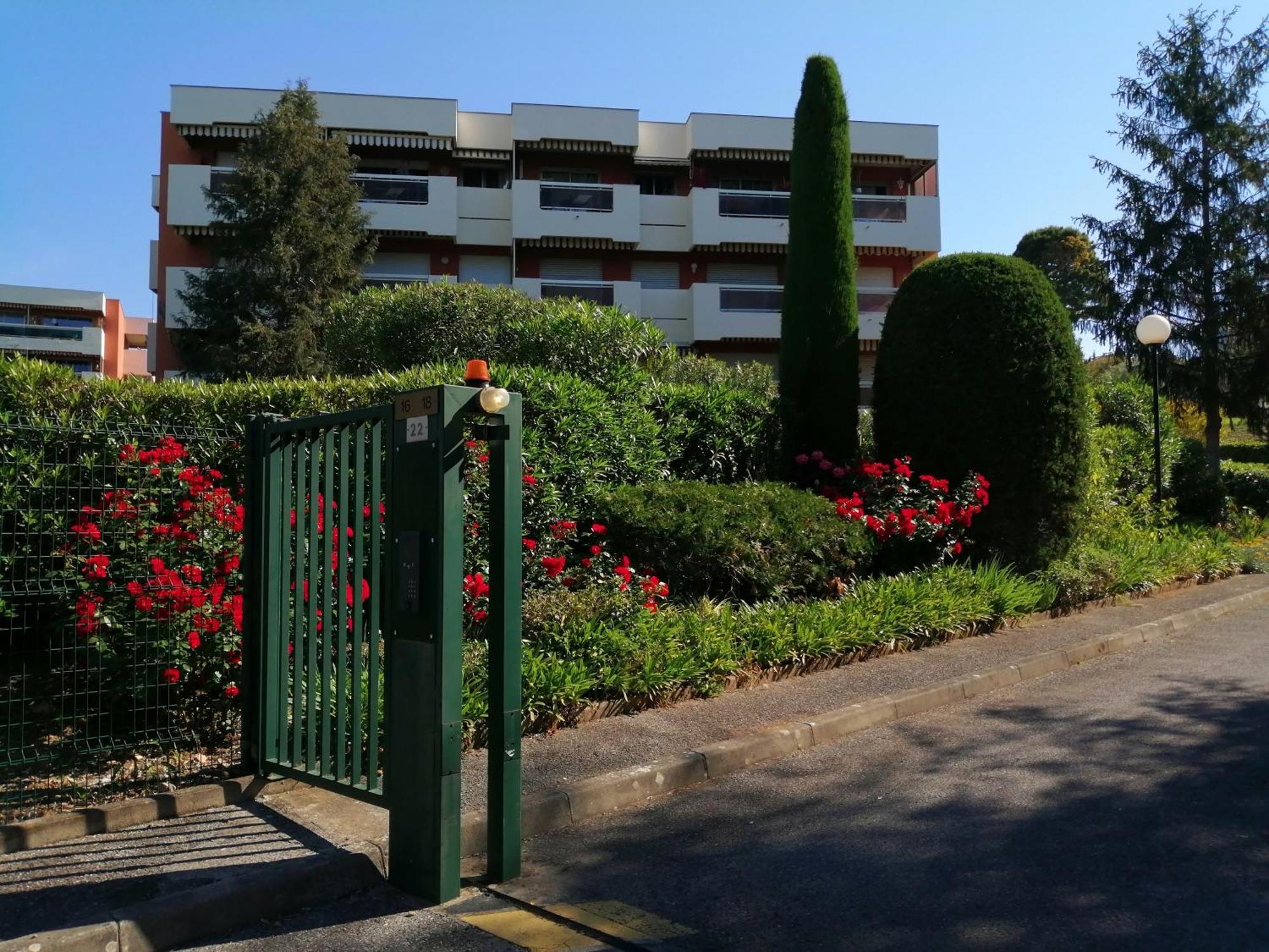 Studio - Juan Les Pins - Proximite Plages Antibes Exterior photo